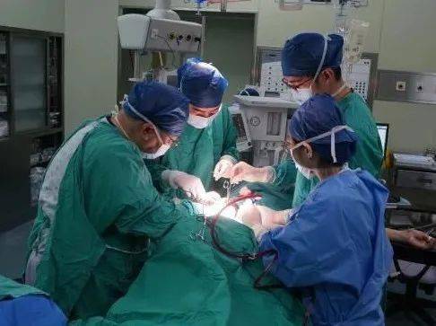 岳阳医院皮肤科成功完成一例高难度巨大神经束膜瘤剥离术